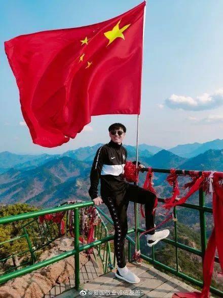 梦见蛇向我扑过吓醒了游戏画面