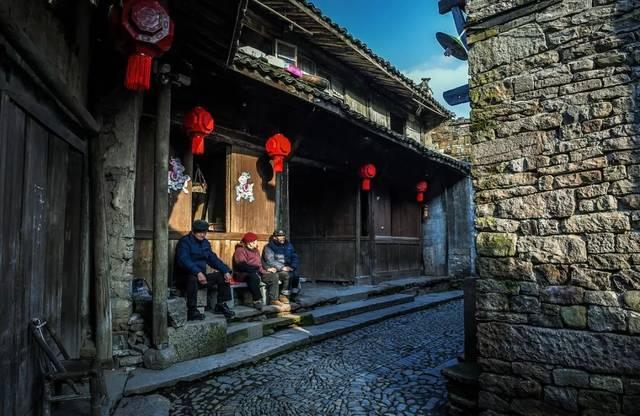 二级市场高溢价频现 QDII基金“闭门谢客”